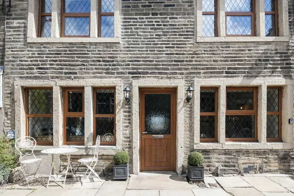 Stunning Blackberry Cottage With Log Burner - Located On Haworth Main Street