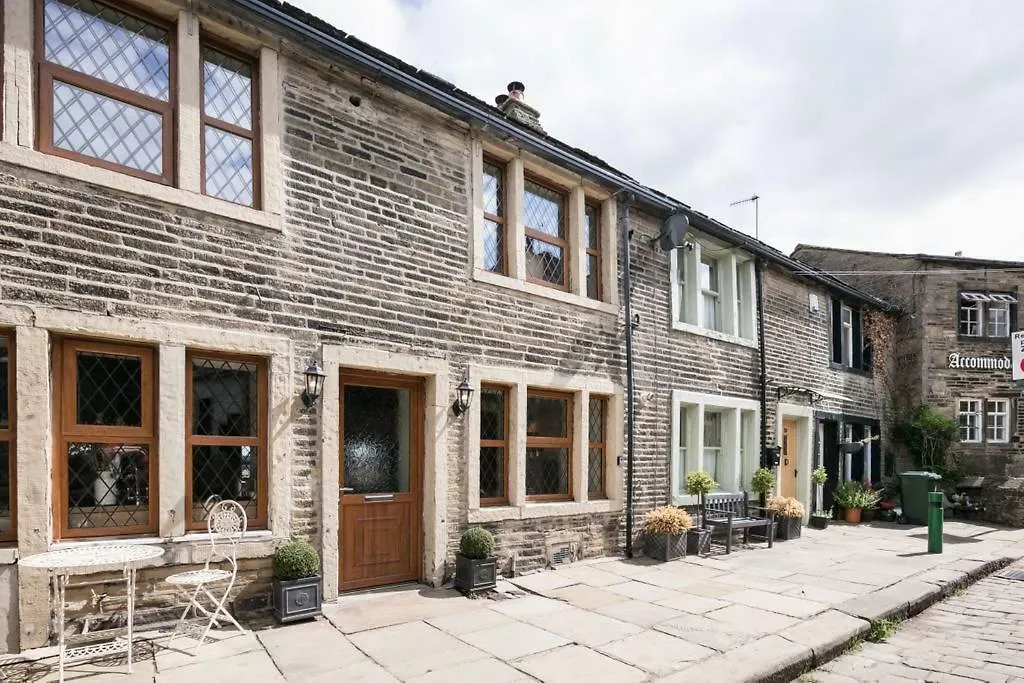 Stunning Blackberry Cottage With Log Burner - Located On Haworth Main Street 0*,  المملكة المتحدة