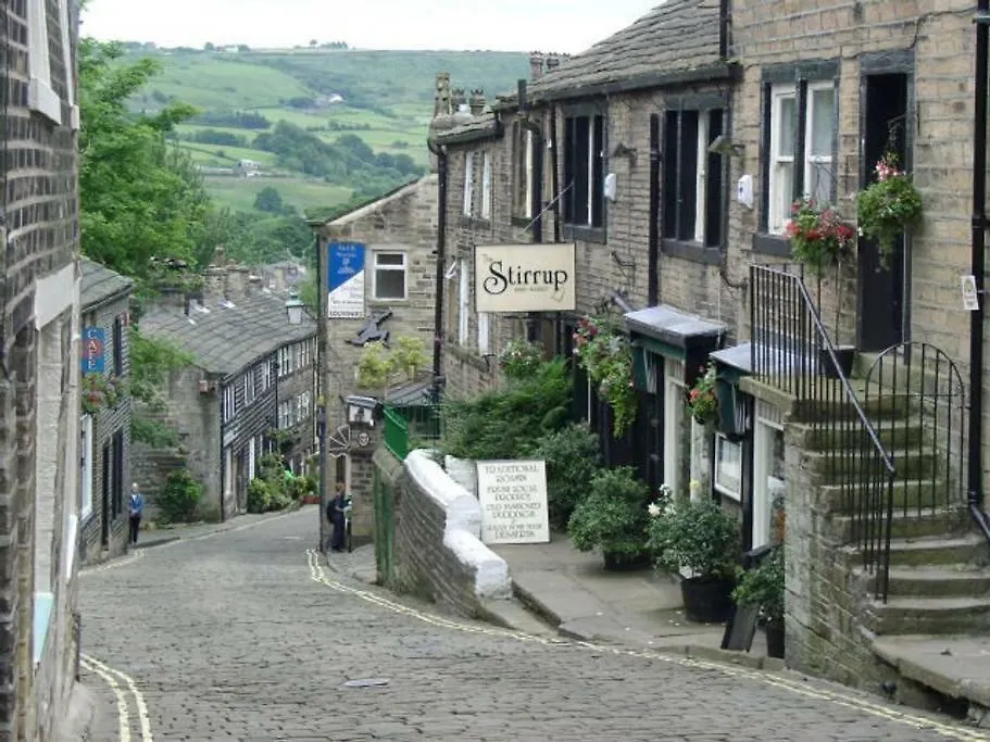 Stunning Blackberry Cottage With Log Burner - Located On Haworth Main Street